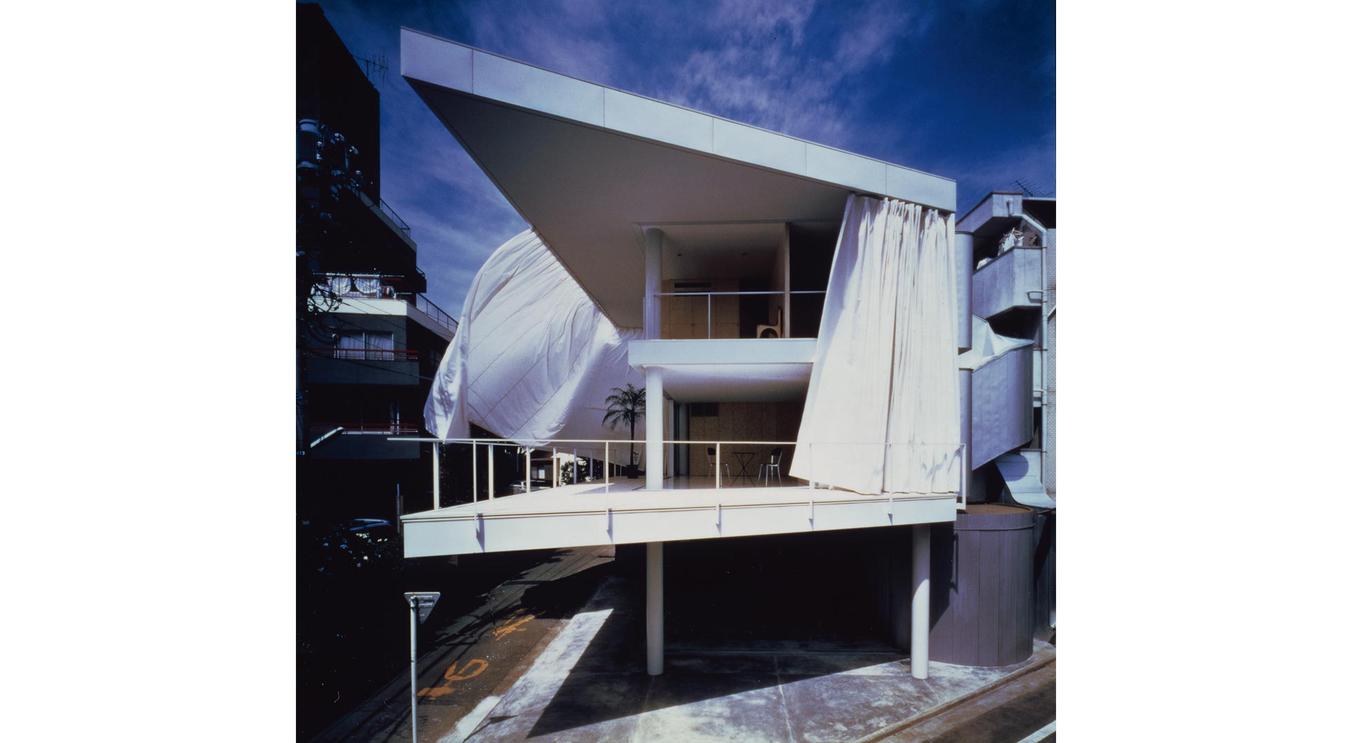 Casa Parede-Cortina | Shigeru Ban