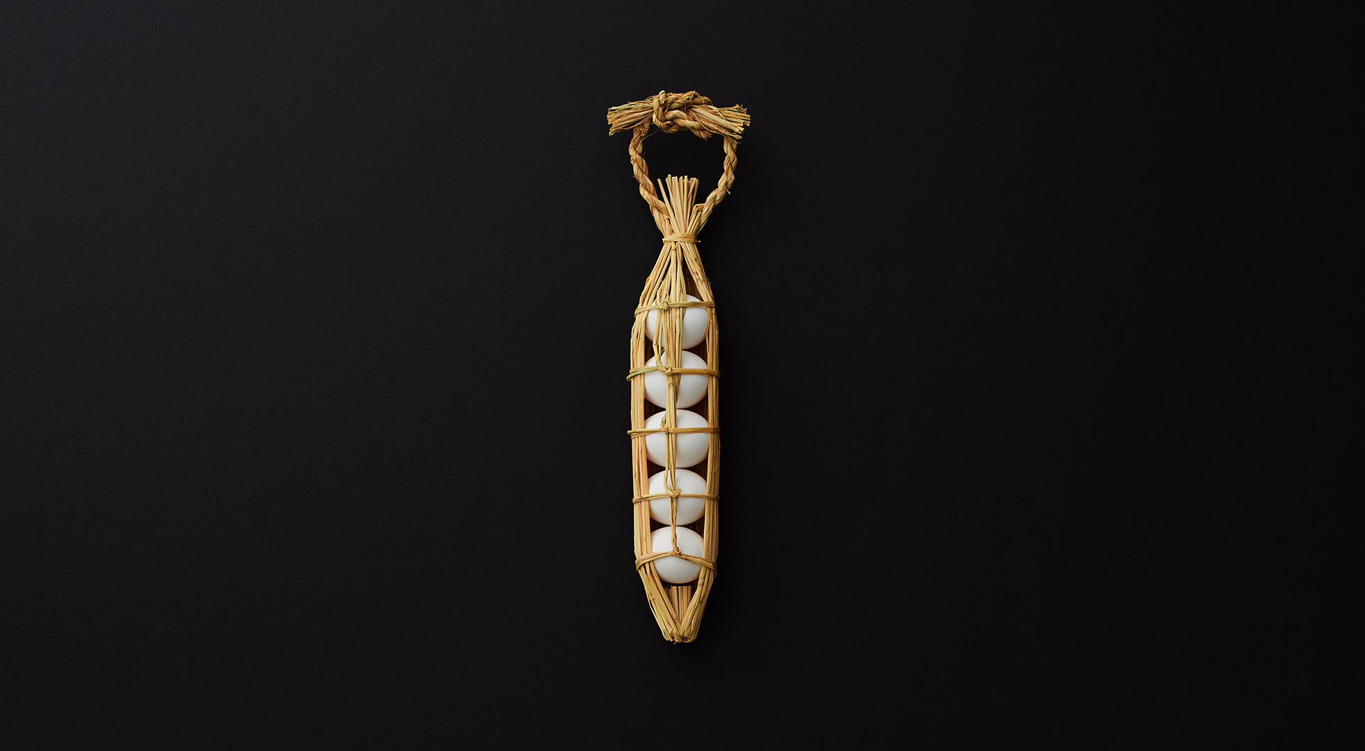 Tamago-tsuto (egg-bundle)
