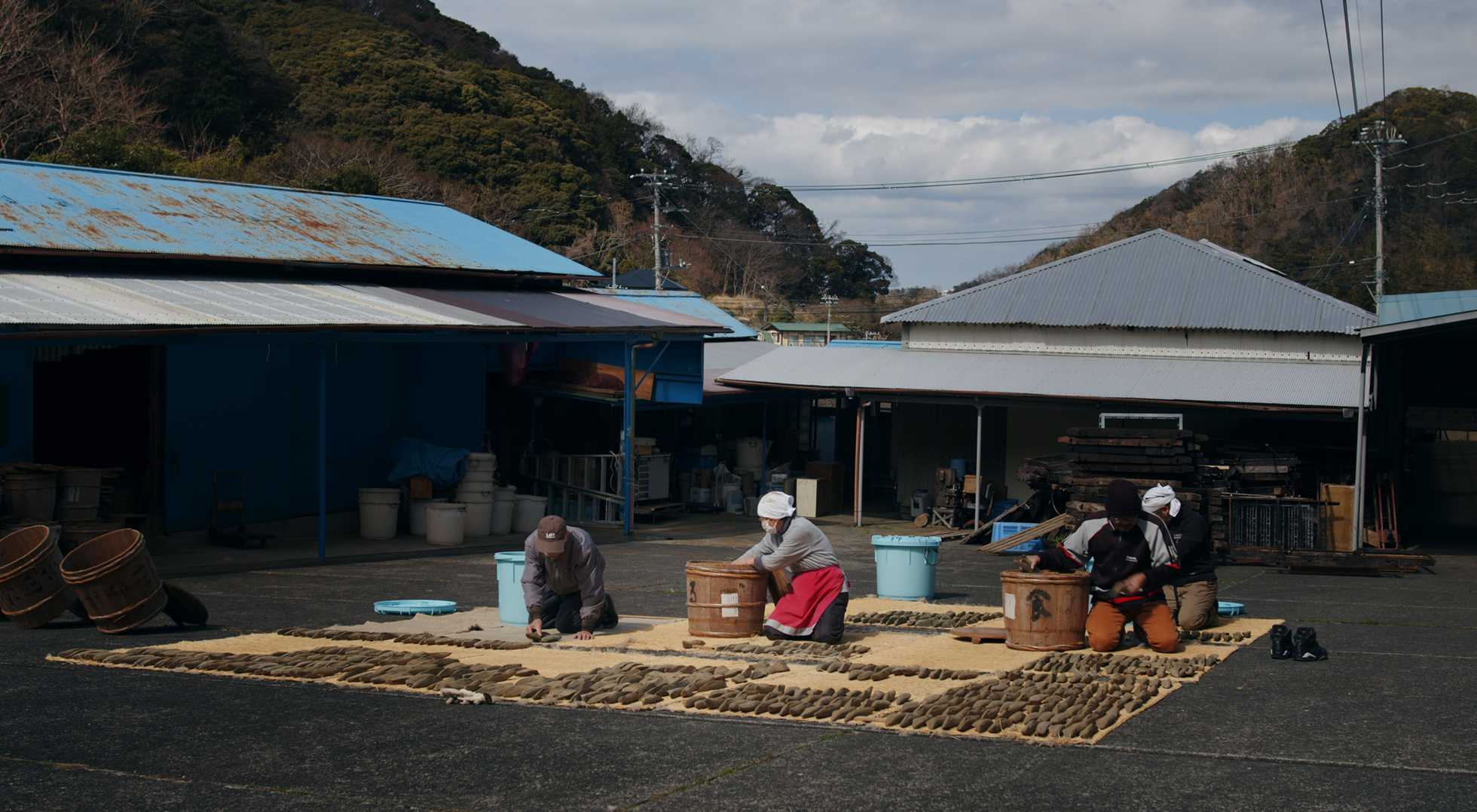 Sun-drying after mold is applied