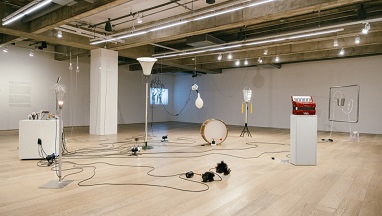 
Parade (a Drip, a Drop, the End of the Tale)展